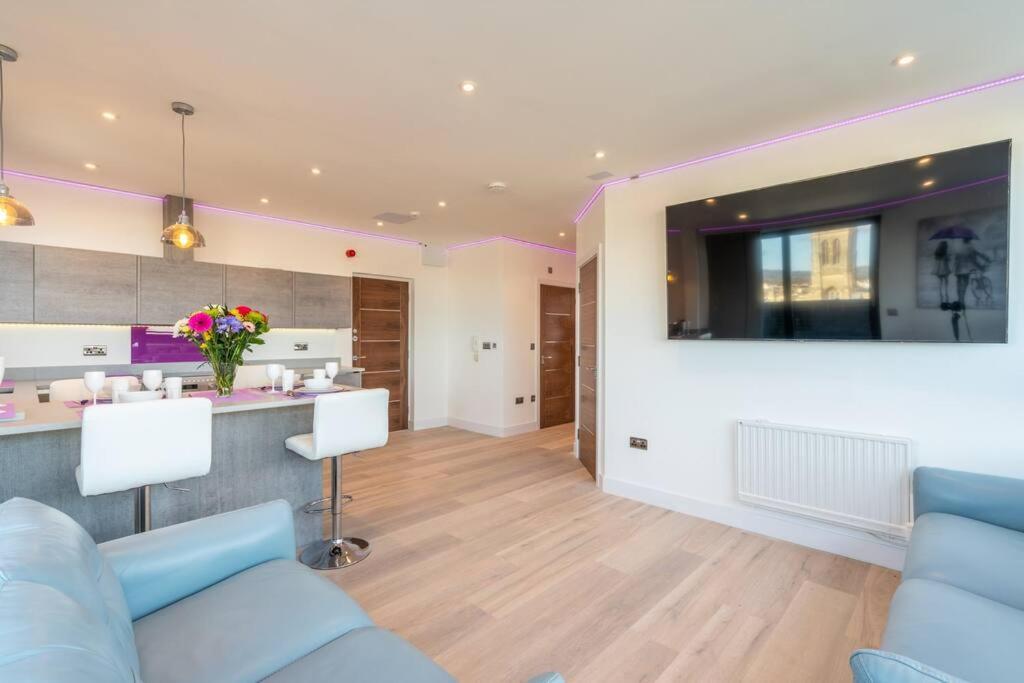 Central Penthouse With Hot Tub & Views 22 Cheltenham Exterior foto
