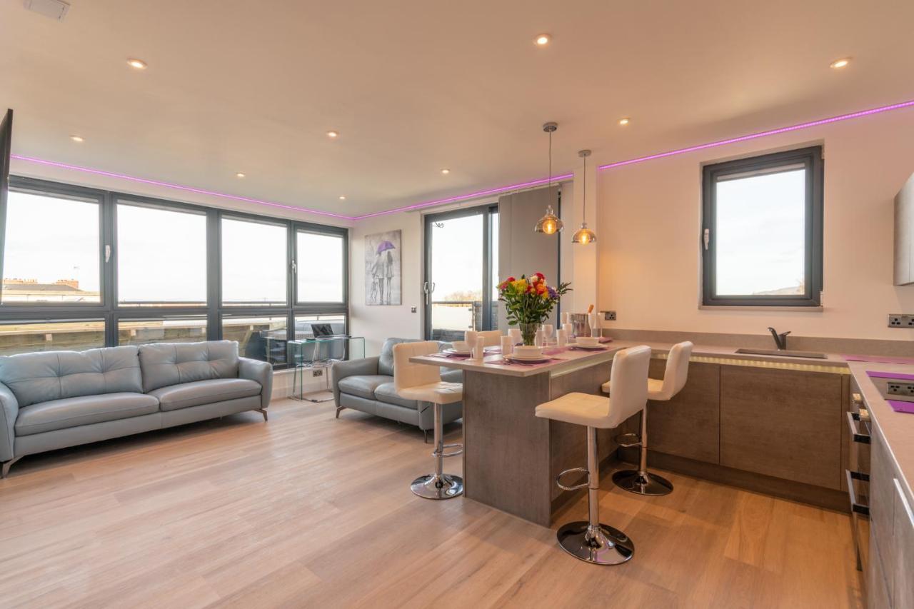 Central Penthouse With Hot Tub & Views 22 Cheltenham Exterior foto